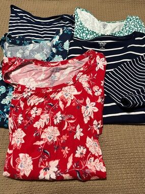 5– Women’s Shortsleeved Tops— Size XL